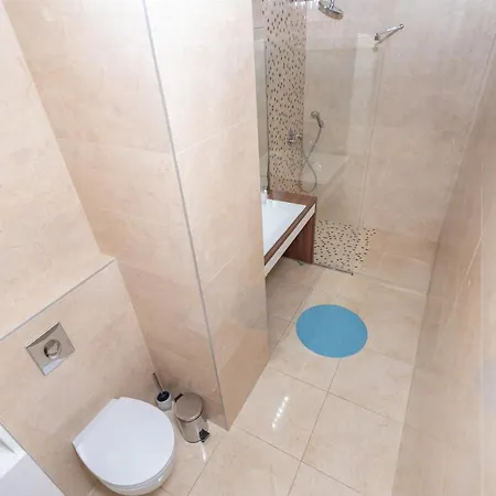 Beach Spacious Apartman *