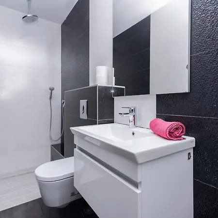Beach Spacious Apartman *