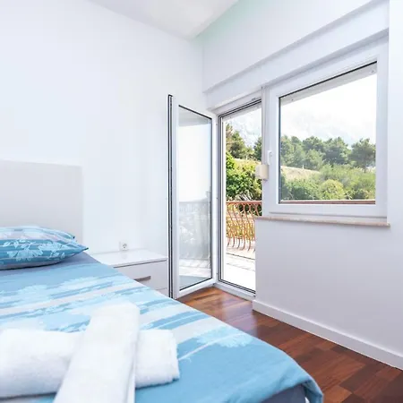 Beach Spacious Apartman *