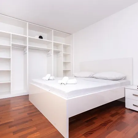 Beach Spacious Apartment *